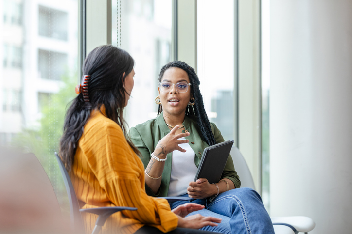 Therapist discussing the difference between Ativan and Xanax with her client
